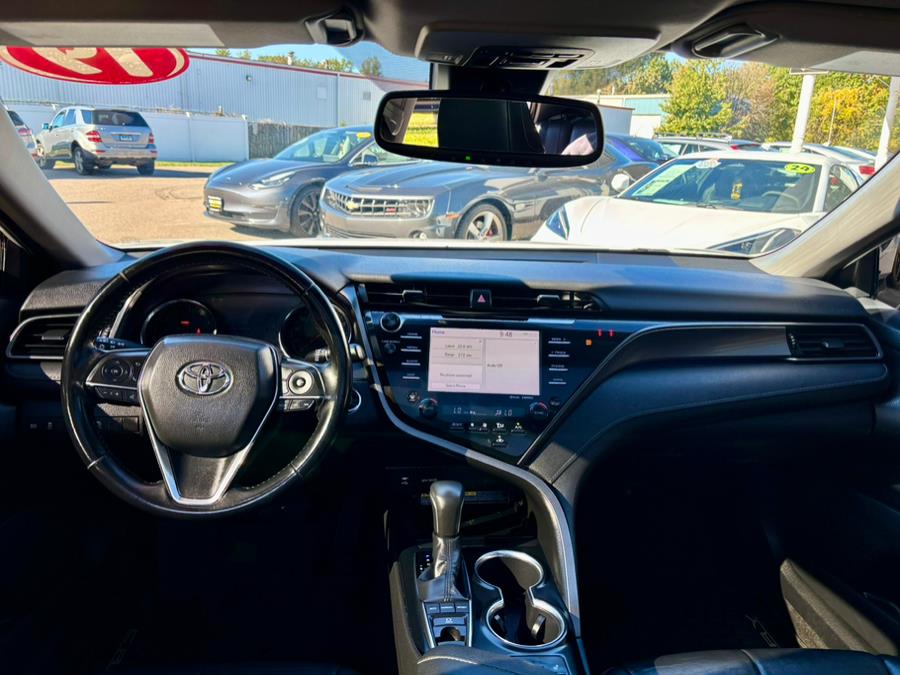 2019 Toyota Camry XSE photo 12