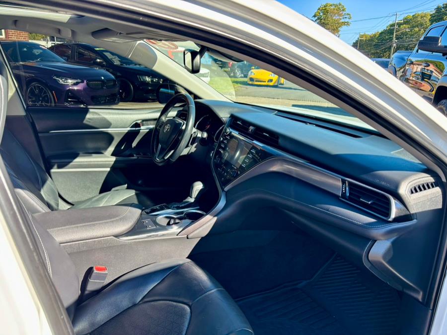 2019 Toyota Camry XSE photo 13