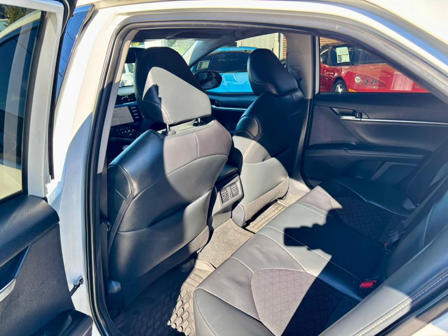 2019 Toyota Camry XSE photo 14
