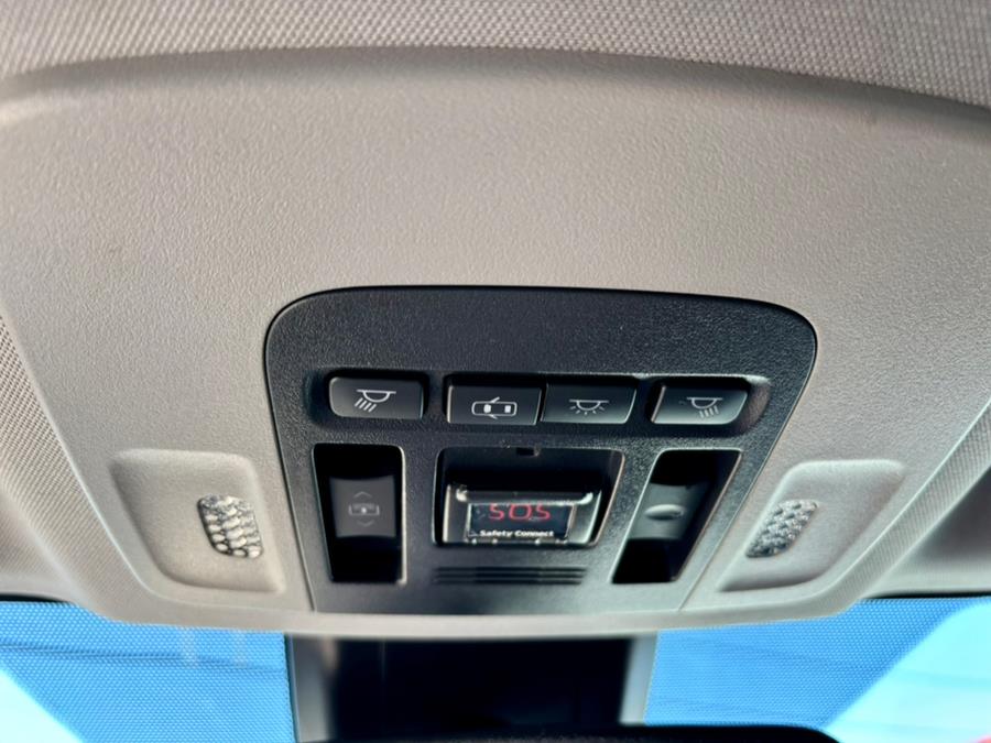 2019 Toyota Camry XSE photo 22