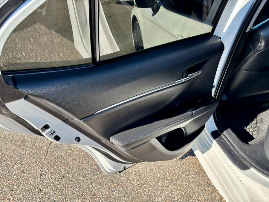 2019 Toyota Camry XSE photo 17