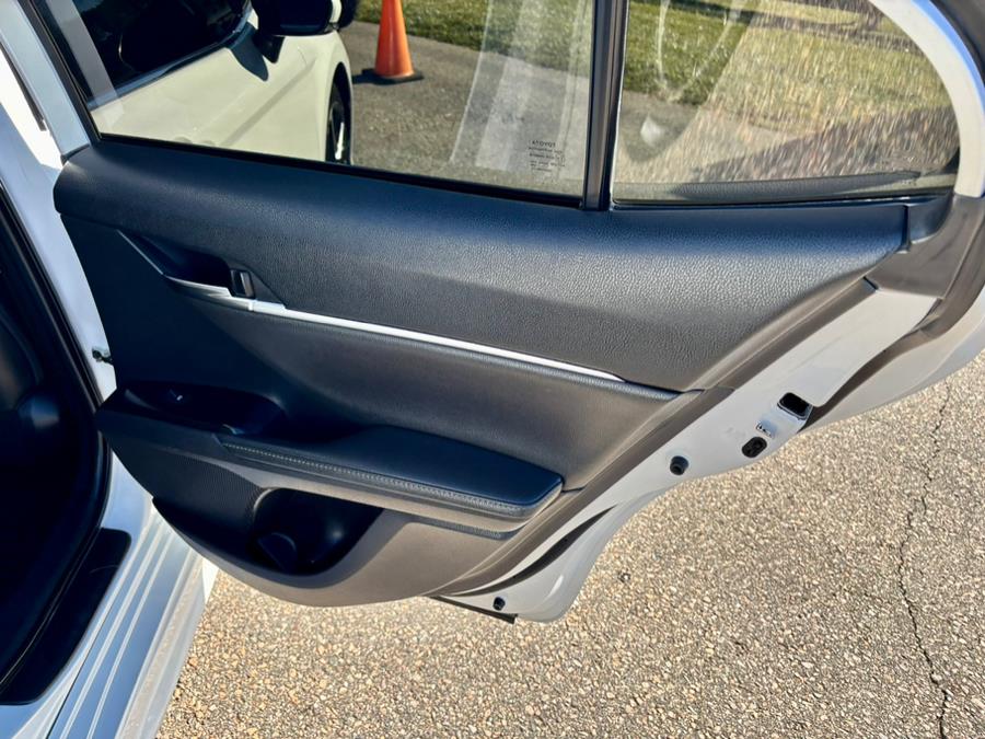 2019 Toyota Camry XSE photo 18
