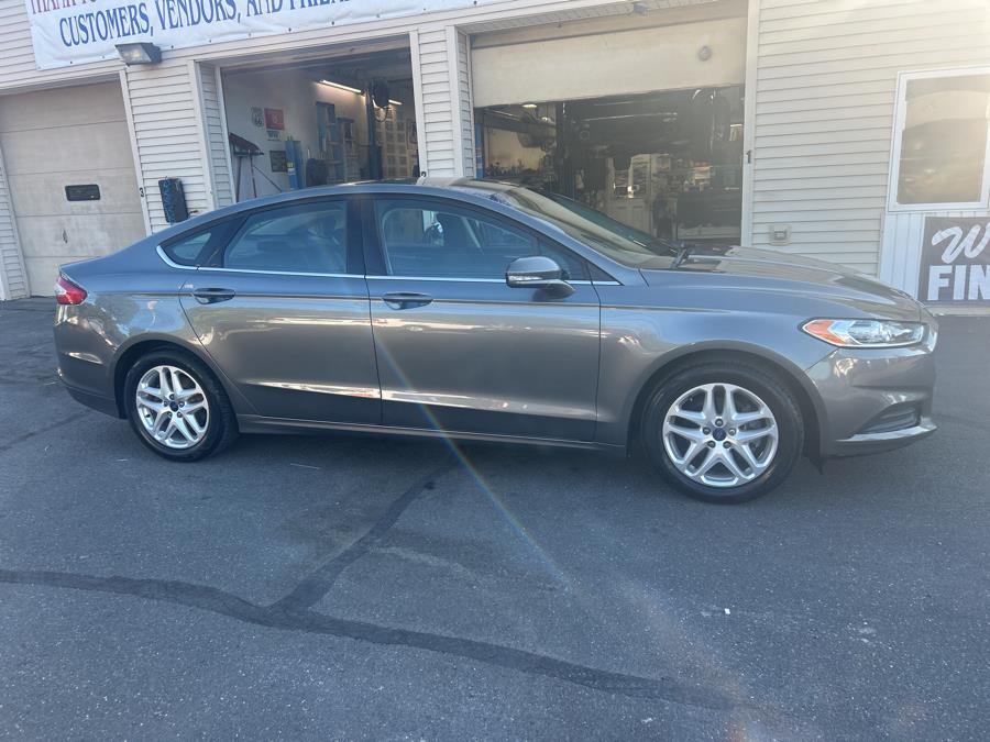 2014 Ford Fusion SE photo 3