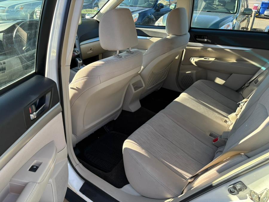2014 Subaru Outback 4dr Wgn H4 Auto 2.5i, available for sale in East Windsor, Connecticut | CT Car Co LLC. East Windsor, Connecticut 2014 Subaru Outback 4dr Wgn H4 Auto 2.5i, available for sale in East Windsor, Connecticut | CT Car Co LLC. East Windsor, Connecticut