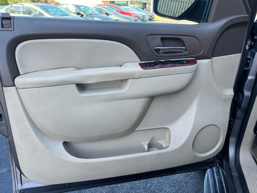 2011 Chevrolet Tahoe 4WD 4dr 1500 LT, available for sale in Westfield, Massachusetts | Auto Wings Cop. Westfield, Massachusetts 2011 Chevrolet Tahoe 4WD 4dr 1500 LT, available for sale in Westfield, Massachusetts | Auto Wings Cop. Westfield, Massachusetts