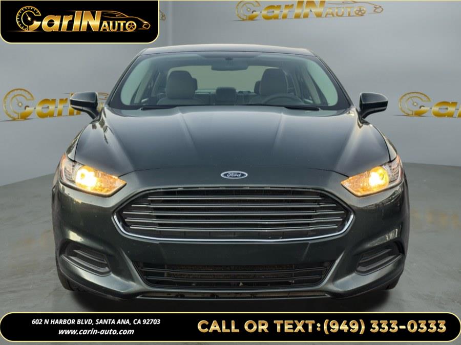 2016 Ford Fusion S photo 2