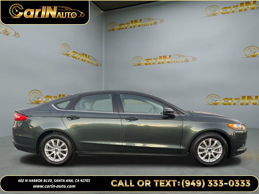 2016 Ford Fusion S photo 4