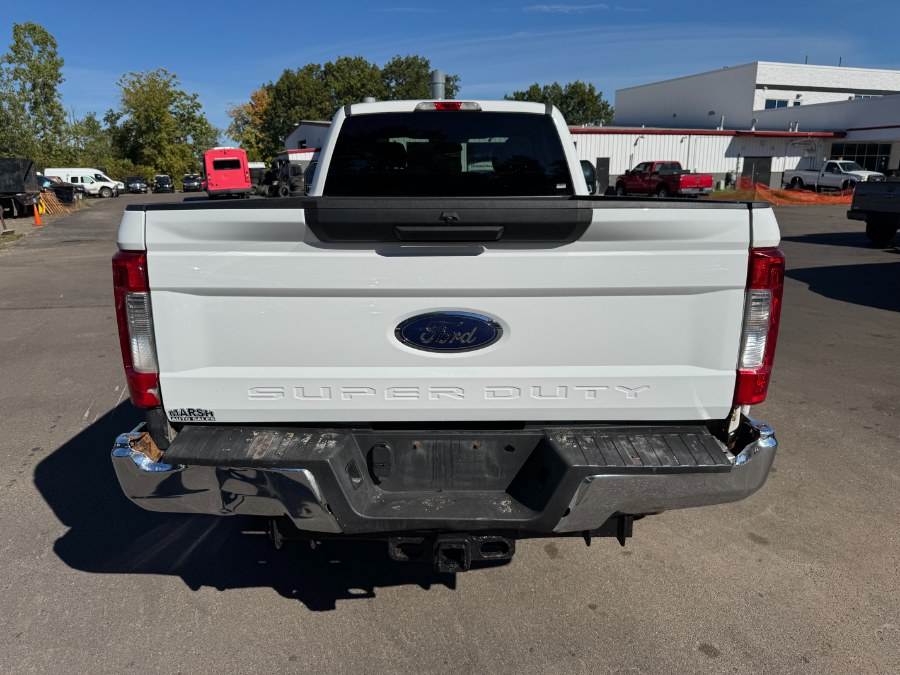 2017 Ford F-350 XLT photo 4