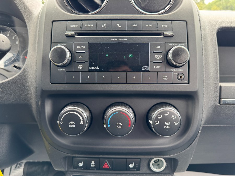 2011 Jeep Compass Latitude photo 22