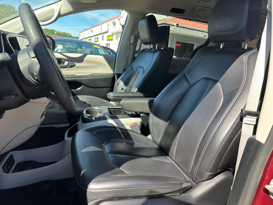 2023 Chrysler Pacifica Touring L FWD, available for sale in South Windsor, Connecticut | Mike And Tony Auto Sales, Inc. South Windsor, Connecticut 2023 Chrysler Pacifica Touring L FWD, available for sale in South Windsor, Connecticut | Mike And Tony Auto Sales, Inc. South Windsor, Connecticut