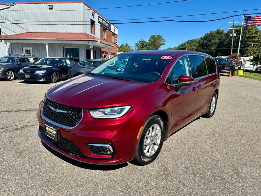2023 Chrysler Pacifica Touring L FWD, available for sale in South Windsor, Connecticut | Mike And Tony Auto Sales, Inc. South Windsor, Connecticut 2023 Chrysler Pacifica Touring L FWD, available for sale in South Windsor, Connecticut | Mike And Tony Auto Sales, Inc. South Windsor, Connecticut