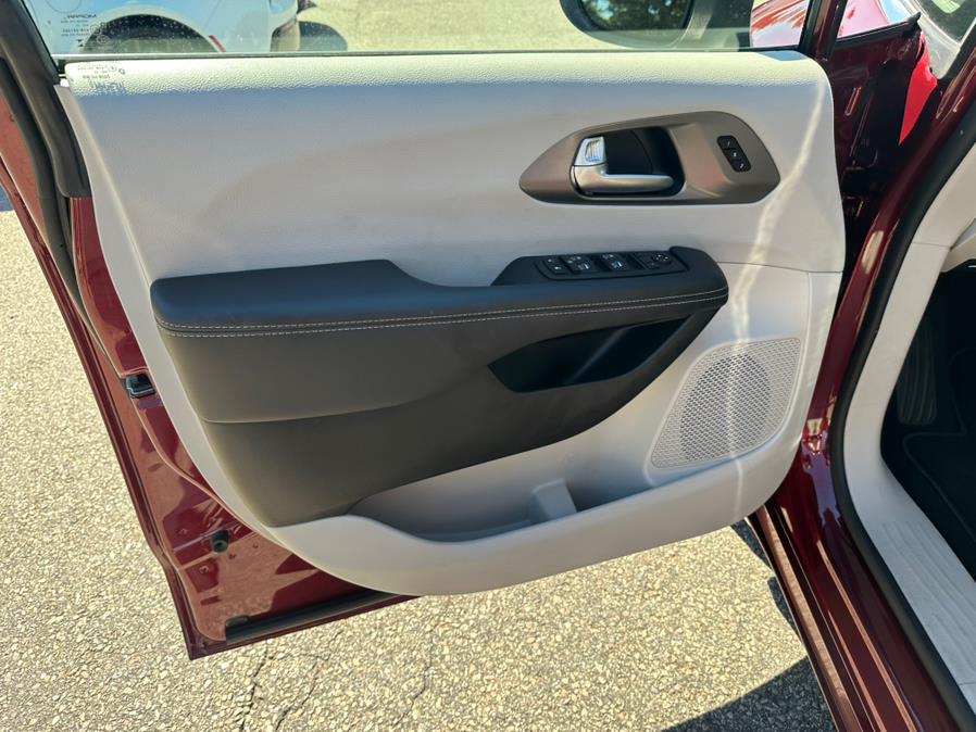 2023 Chrysler Pacifica Touring L FWD, available for sale in South Windsor, Connecticut | Mike And Tony Auto Sales, Inc. South Windsor, Connecticut 2023 Chrysler Pacifica Touring L FWD, available for sale in South Windsor, Connecticut | Mike And Tony Auto Sales, Inc. South Windsor, Connecticut