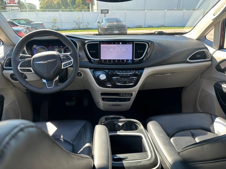 2023 Chrysler Pacifica Touring L FWD, available for sale in South Windsor, Connecticut | Mike And Tony Auto Sales, Inc. South Windsor, Connecticut 2023 Chrysler Pacifica Touring L FWD, available for sale in South Windsor, Connecticut | Mike And Tony Auto Sales, Inc. South Windsor, Connecticut
