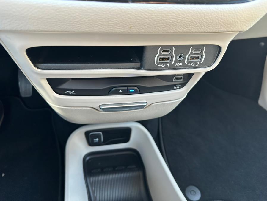 2023 Chrysler Pacifica Touring L FWD, available for sale in South Windsor, Connecticut | Mike And Tony Auto Sales, Inc. South Windsor, Connecticut 2023 Chrysler Pacifica Touring L FWD, available for sale in South Windsor, Connecticut | Mike And Tony Auto Sales, Inc. South Windsor, Connecticut