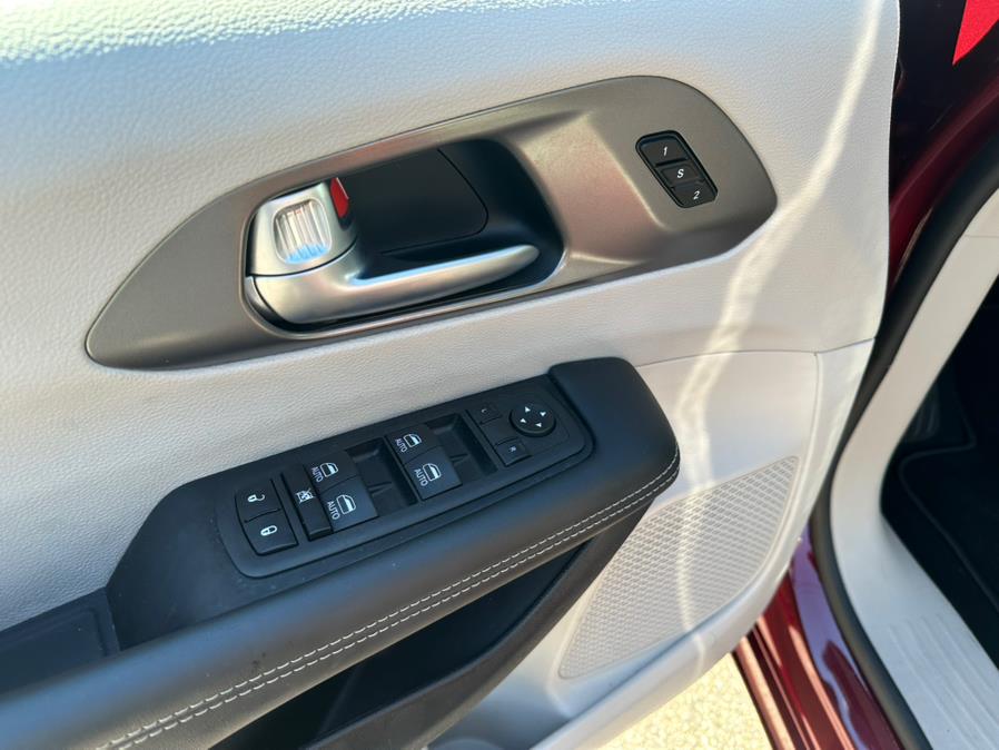 2023 Chrysler Pacifica Touring L FWD, available for sale in South Windsor, Connecticut | Mike And Tony Auto Sales, Inc. South Windsor, Connecticut 2023 Chrysler Pacifica Touring L FWD, available for sale in South Windsor, Connecticut | Mike And Tony Auto Sales, Inc. South Windsor, Connecticut