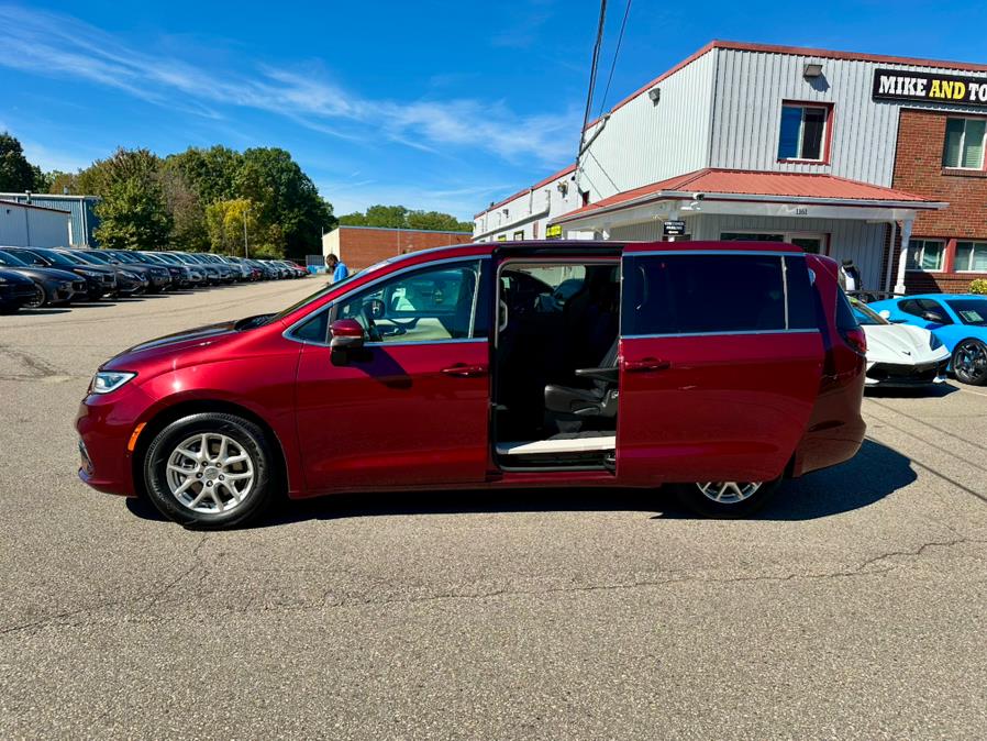 2023 Chrysler Pacifica Touring L FWD, available for sale in South Windsor, Connecticut | Mike And Tony Auto Sales, Inc. South Windsor, Connecticut 2023 Chrysler Pacifica Touring L FWD, available for sale in South Windsor, Connecticut | Mike And Tony Auto Sales, Inc. South Windsor, Connecticut
