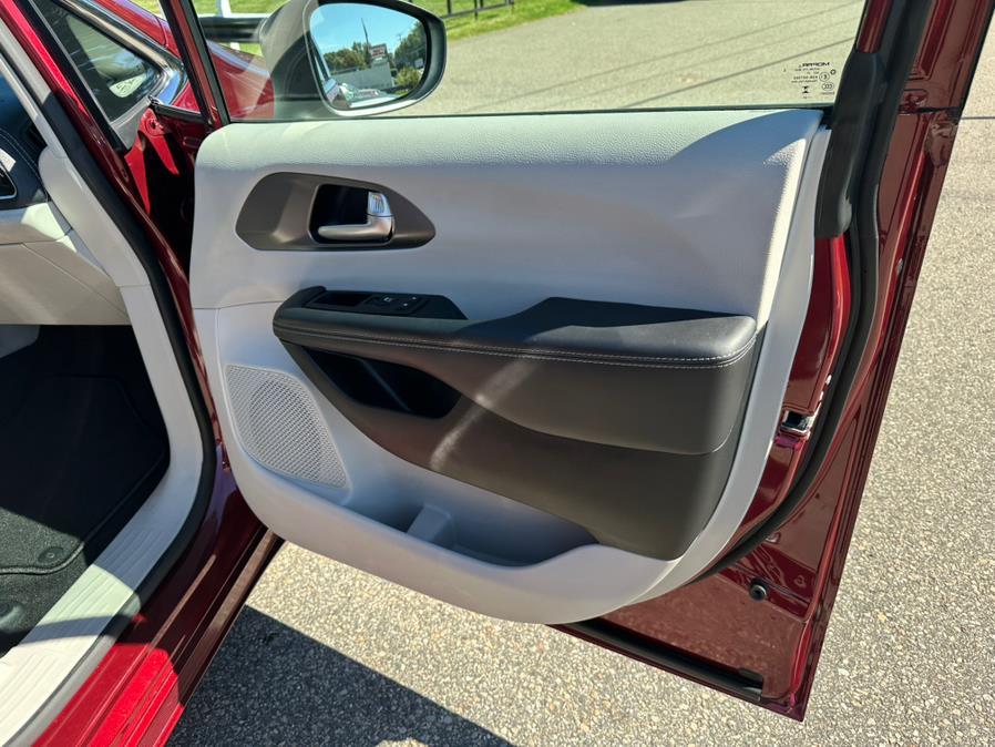 2023 Chrysler Pacifica Touring L FWD, available for sale in South Windsor, Connecticut | Mike And Tony Auto Sales, Inc. South Windsor, Connecticut 2023 Chrysler Pacifica Touring L FWD, available for sale in South Windsor, Connecticut | Mike And Tony Auto Sales, Inc. South Windsor, Connecticut