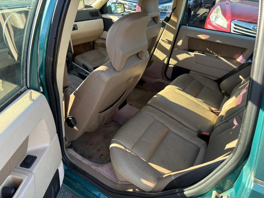 1994 Volvo 850 4dr Sedan Auto Level 2 w/Sunroof, available for sale in East Windsor, Connecticut | CT Car Co LLC. East Windsor, Connecticut 1994 Volvo 850 4dr Sedan Auto Level 2 w/Sunroof, available for sale in East Windsor, Connecticut | CT Car Co LLC. East Windsor, Connecticut