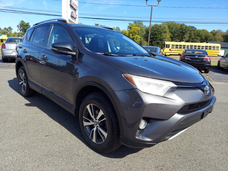 2016 Toyota RAV4 XLE photo 3