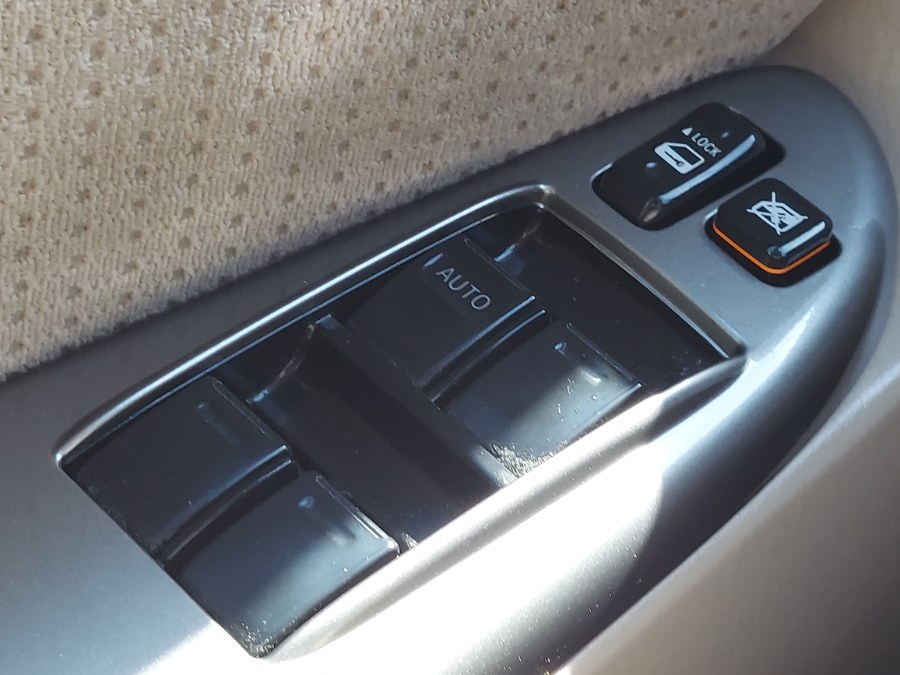 2009 Toyota Sienna LE photo 17