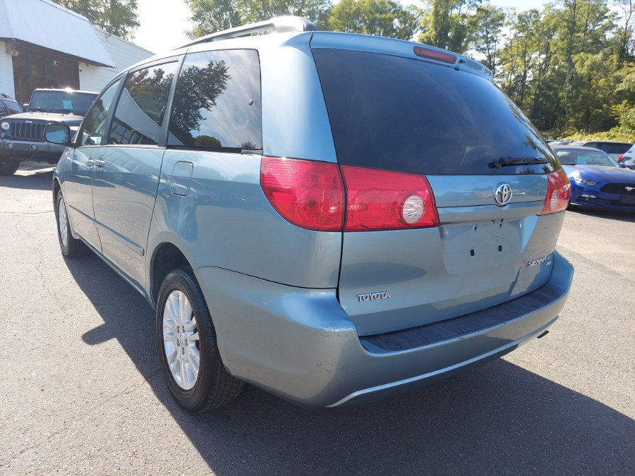 2009 Toyota Sienna LE photo 7