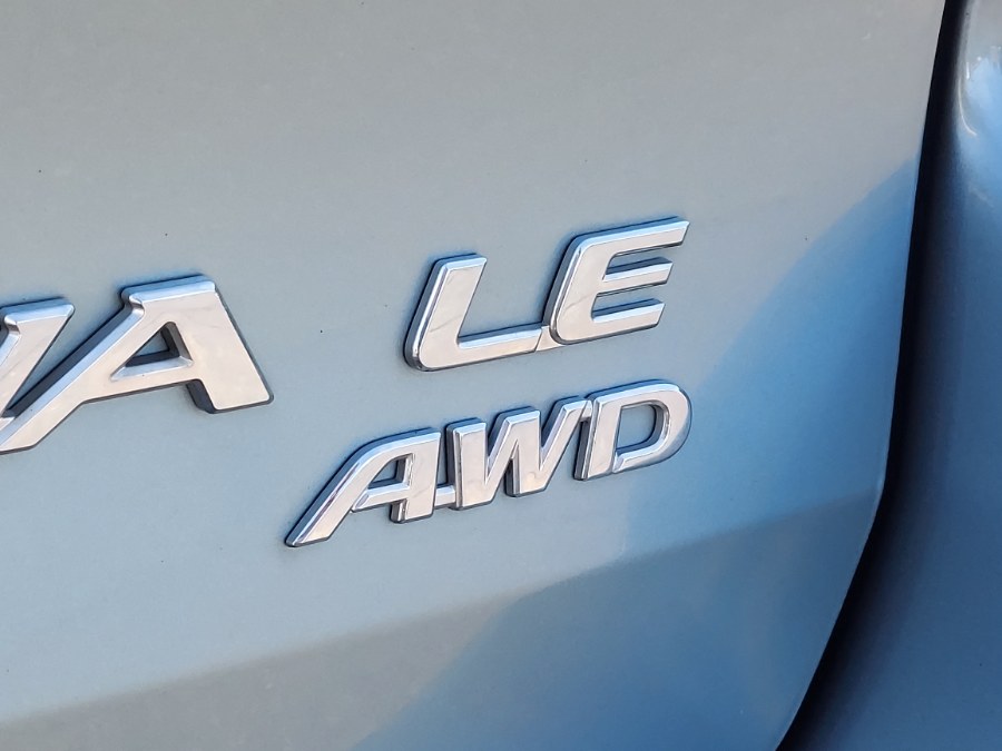 2009 Toyota Sienna LE photo 22