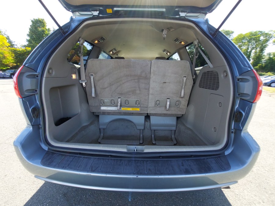 2009 Toyota Sienna LE photo 21