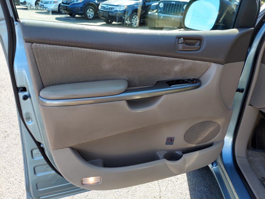 2009 Toyota Sienna LE photo 10