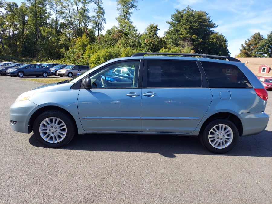 2009 Toyota Sienna LE photo 8