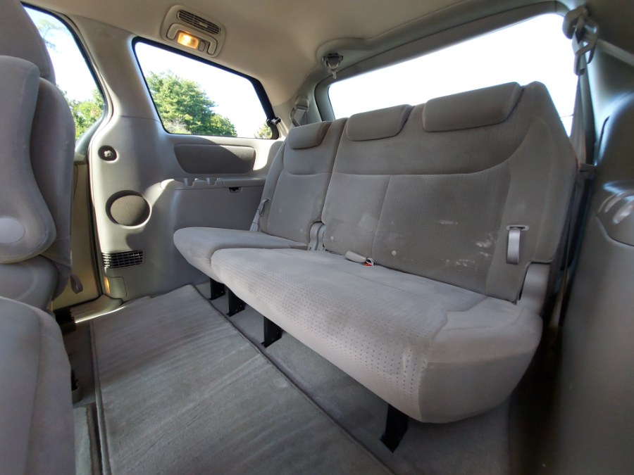 2009 Toyota Sienna LE photo 20