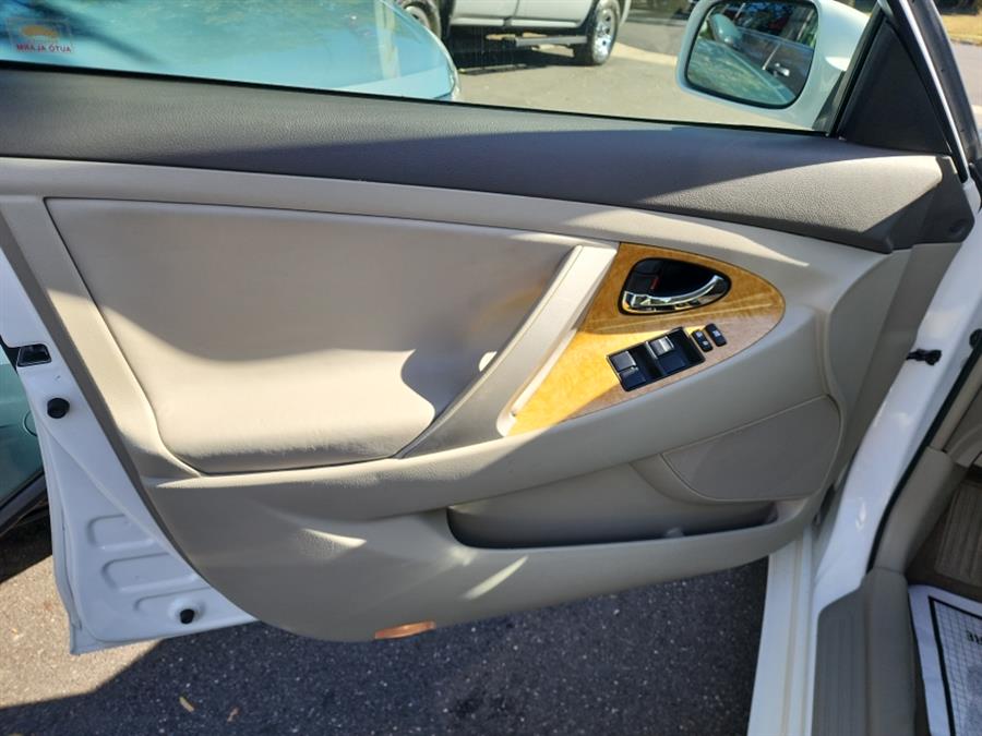 2007 Toyota Camry 4dr Sdn V6 Auto XLE (Natl), available for sale in Islip, New York | L.I. Auto Gallery. Islip, New York 2007 Toyota Camry 4dr Sdn V6 Auto XLE (Natl), available for sale in Islip, New York | L.I. Auto Gallery. Islip, New York