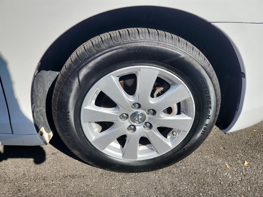 2007 Toyota Camry 4dr Sdn V6 Auto XLE (Natl), available for sale in Islip, New York | L.I. Auto Gallery. Islip, New York 2007 Toyota Camry 4dr Sdn V6 Auto XLE (Natl), available for sale in Islip, New York | L.I. Auto Gallery. Islip, New York