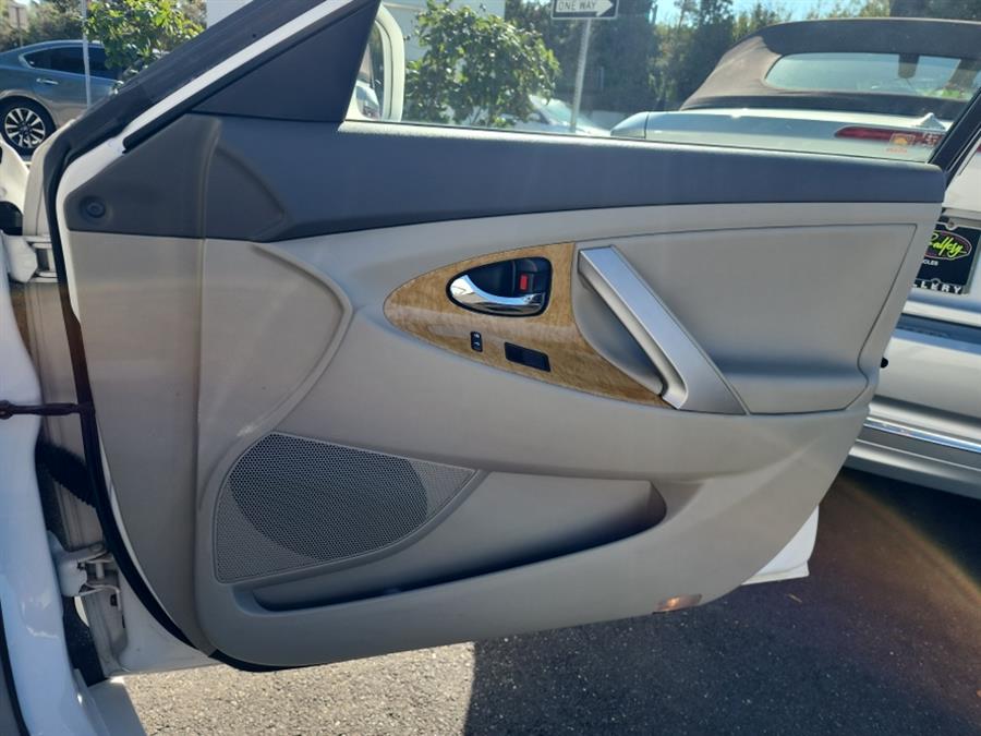 2007 Toyota Camry 4dr Sdn V6 Auto XLE (Natl), available for sale in Islip, New York | L.I. Auto Gallery. Islip, New York 2007 Toyota Camry 4dr Sdn V6 Auto XLE (Natl), available for sale in Islip, New York | L.I. Auto Gallery. Islip, New York