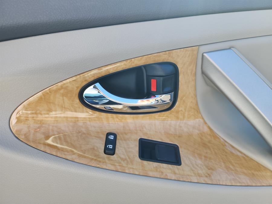 2007 Toyota Camry 4dr Sdn V6 Auto XLE (Natl), available for sale in Islip, New York | L.I. Auto Gallery. Islip, New York 2007 Toyota Camry 4dr Sdn V6 Auto XLE (Natl), available for sale in Islip, New York | L.I. Auto Gallery. Islip, New York