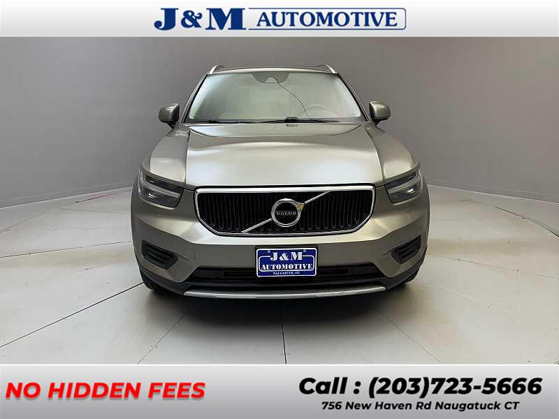2022 Volvo XC40 Momentum photo 8