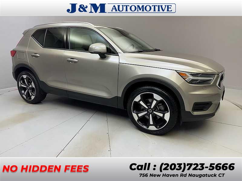 2022 Volvo XC40 Momentum photo 7