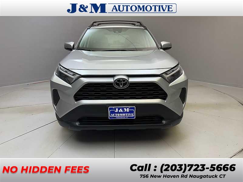2023 Toyota RAV4 XLE photo 8