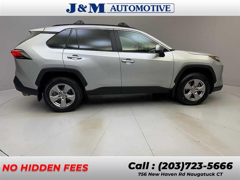 2023 Toyota RAV4 XLE photo 6