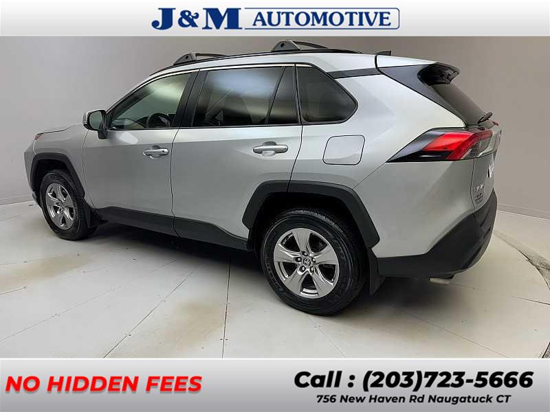 2023 Toyota RAV4 XLE photo 3