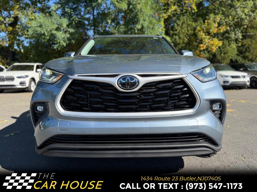 2021 Toyota Highlander XLE photo 3