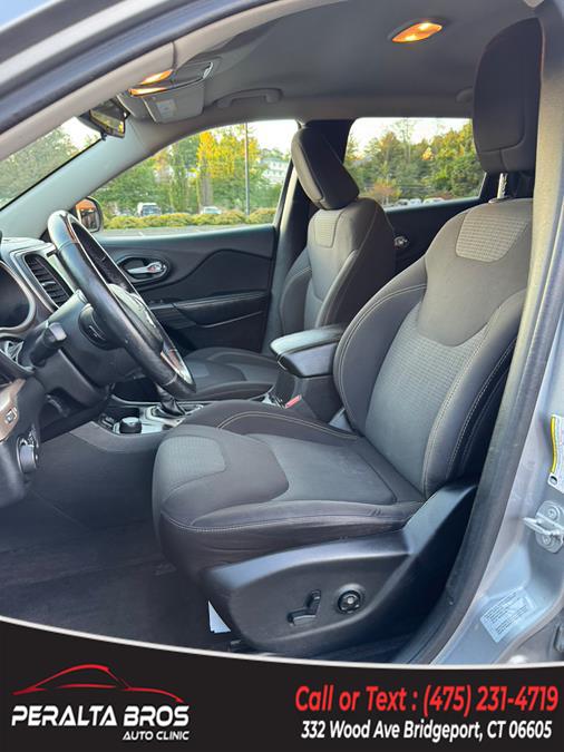 2016 Jeep Cherokee 4WD 4dr Latitude, available for sale in Bridgeport, Connecticut | Peralta Bros Auto Clinic. Bridgeport, Connecticut 2016 Jeep Cherokee 4WD 4dr Latitude, available for sale in Bridgeport, Connecticut | Peralta Bros Auto Clinic. Bridgeport, Connecticut