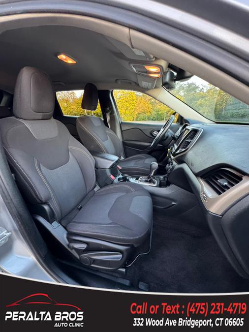 2016 Jeep Cherokee 4WD 4dr Latitude, available for sale in Bridgeport, Connecticut | Peralta Bros Auto Clinic. Bridgeport, Connecticut 2016 Jeep Cherokee 4WD 4dr Latitude, available for sale in Bridgeport, Connecticut | Peralta Bros Auto Clinic. Bridgeport, Connecticut