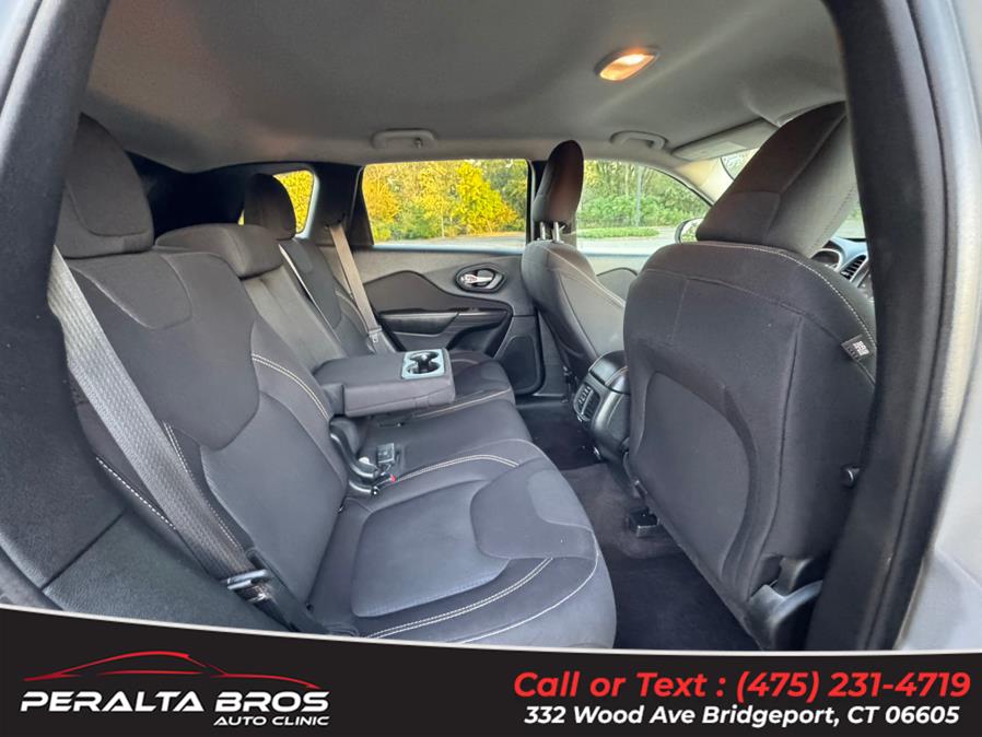 2016 Jeep Cherokee 4WD 4dr Latitude, available for sale in Bridgeport, Connecticut | Peralta Bros Auto Clinic. Bridgeport, Connecticut 2016 Jeep Cherokee 4WD 4dr Latitude, available for sale in Bridgeport, Connecticut | Peralta Bros Auto Clinic. Bridgeport, Connecticut