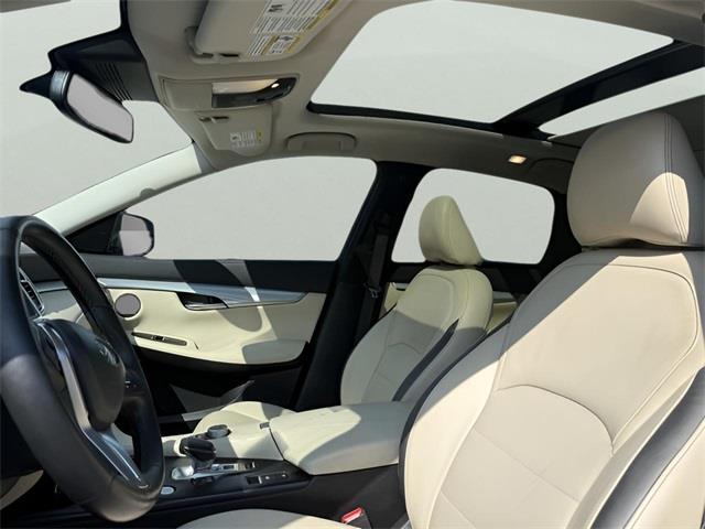 2019 Infiniti QX50 Essential photo 9