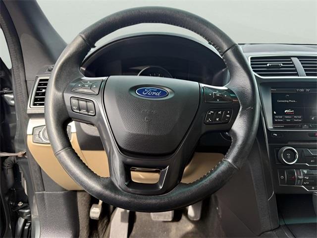 2016 Ford Explorer XLT photo 7