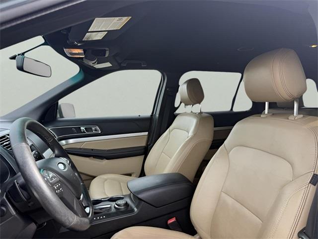2016 Ford Explorer XLT photo 8
