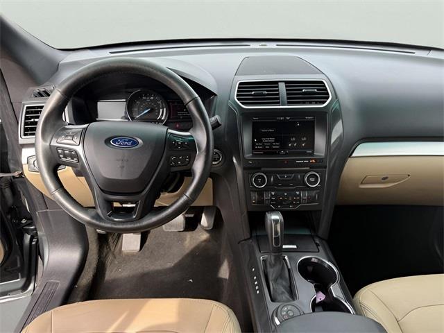 2016 Ford Explorer XLT photo 12