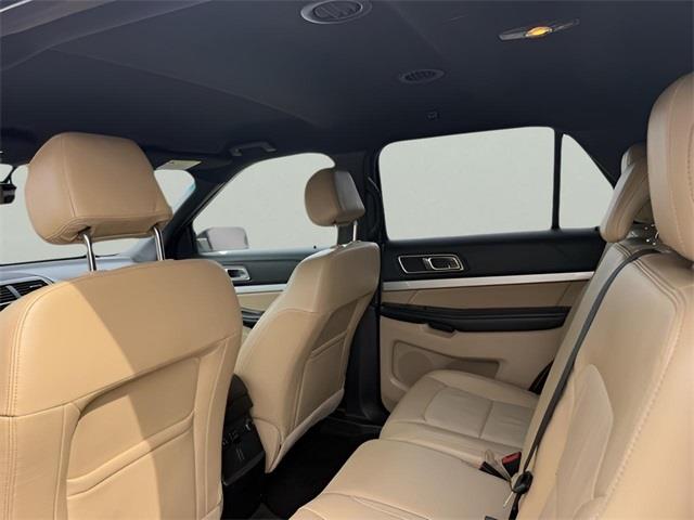 2016 Ford Explorer XLT photo 13