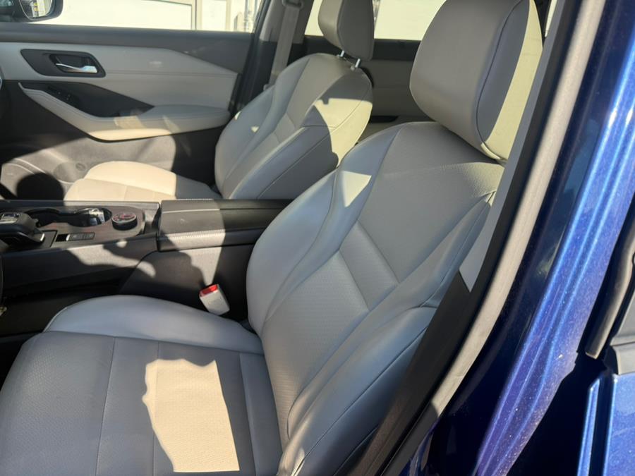2022 Nissan Rogue SV photo 9
