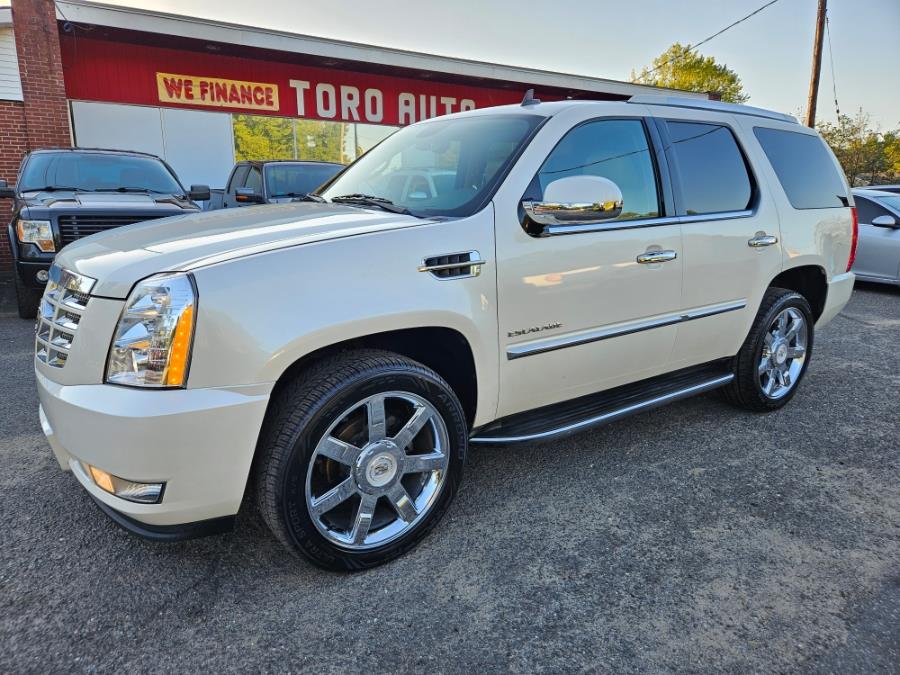2011 Cadillac Escalade AWD 4dr Luxury, available for sale in East Windsor, Connecticut | Toro Auto. East Windsor, Connecticut